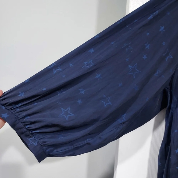 Torrid Peasant Blouse - Charmeuse Jacquard Star Navy in Size 3 / 22-24 - Picture 8 of 15